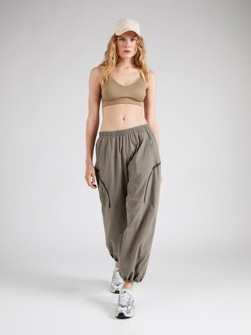 Effilé Pantalon de sport 'Unstoppable' UNDER ARMOUR en marron