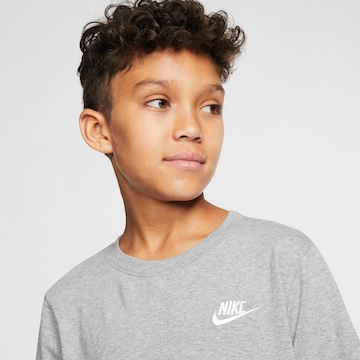 T-Shirt Nike Sportswear en gris