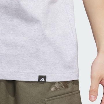 ADIDAS SPORTSWEAR - Camiseta funcional 'Varsity Tailsweep' en gris
