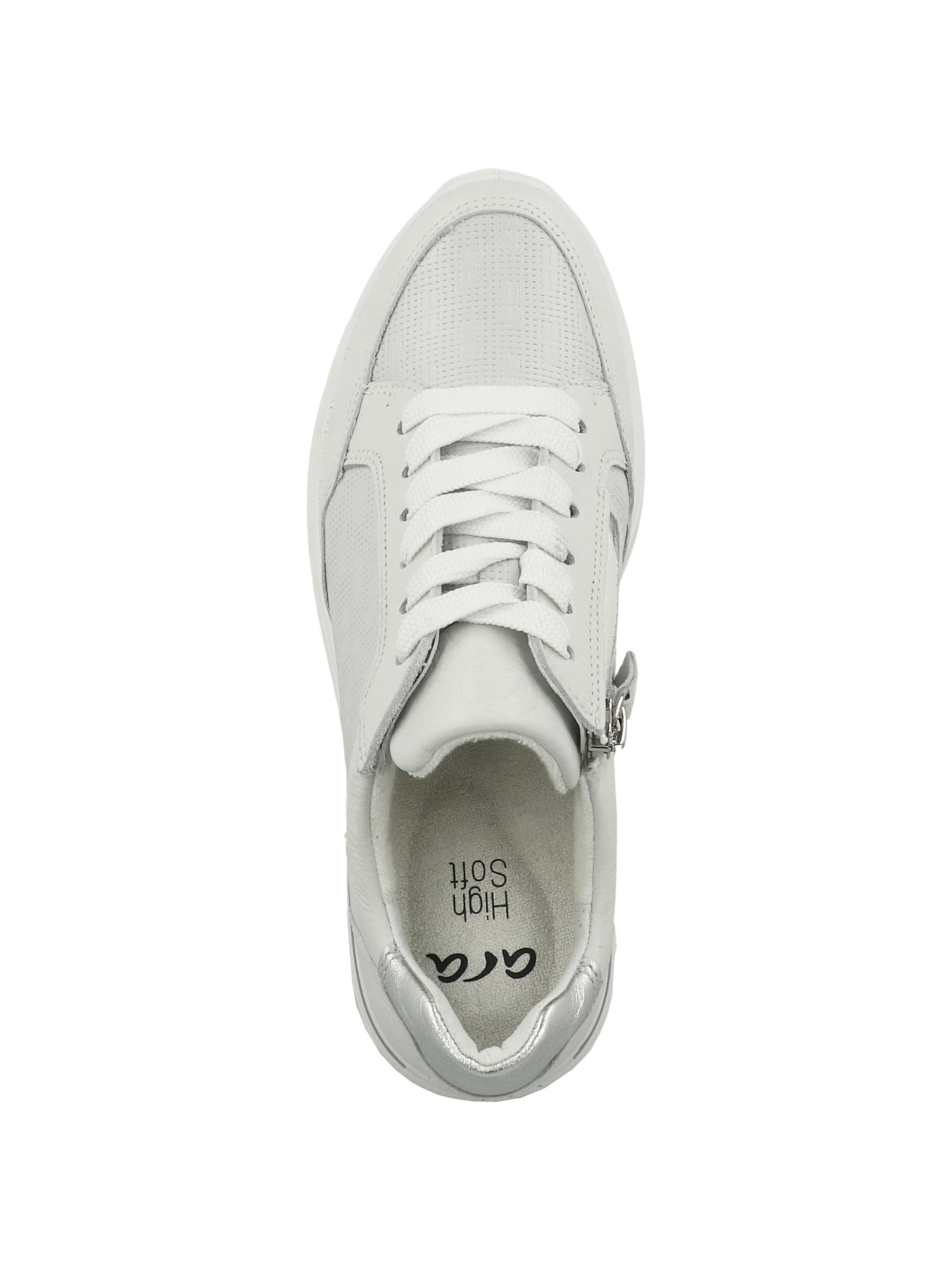 ARA Platform trainers 'Garda' in White
