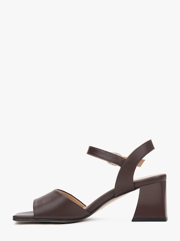 Estro Sandal '081-736' in Brown: front