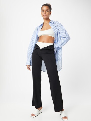 YAS - Acampanado Pantalón 'VICTORIA' en negro