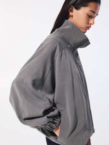 Giacca di mezza stagione di Pull&Bear in grigio