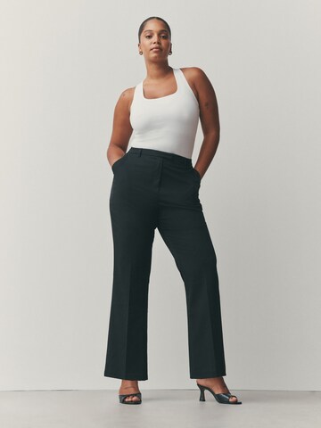 regular Pantaloni di Next in nero