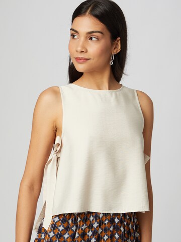 Guido Maria Kretschmer Women Top 'Jana' in Beige: voorkant