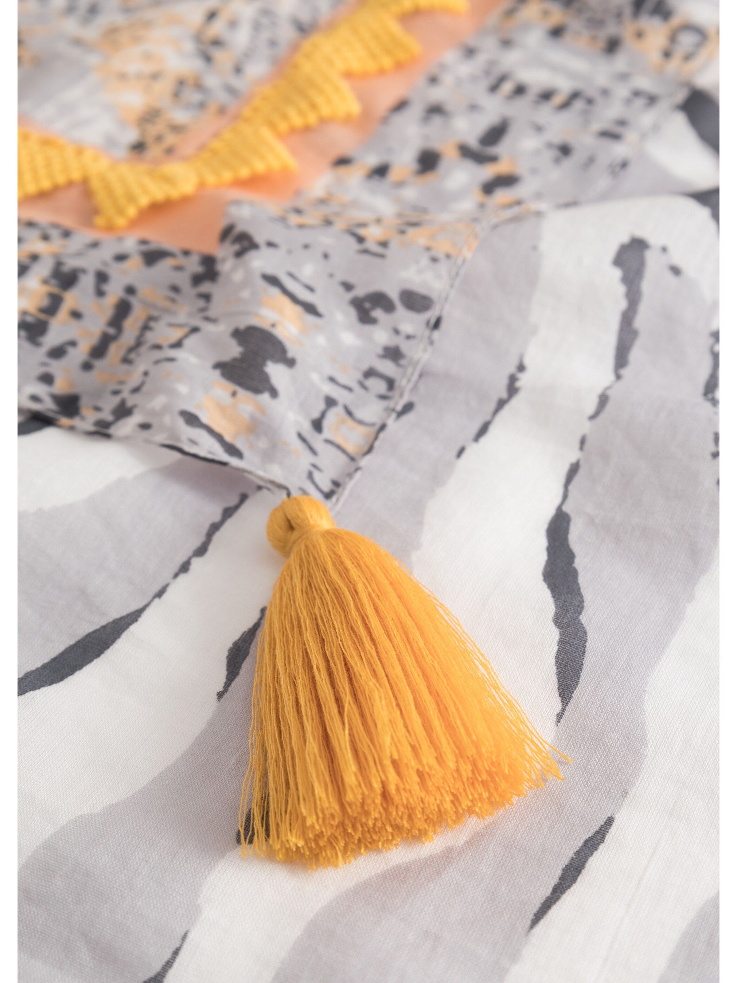 CODELLO Tuch Animal-Print und STAY WILD-Schriftzug in Grau