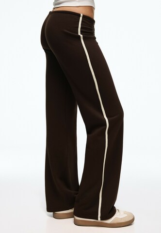 Loosefit Pantalon Bershka en marron