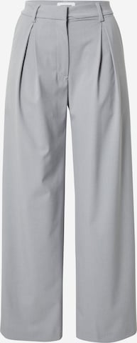 Loosefit Pantaloni con pieghe 'Lilah' di WEEKDAY in grigio: frontale