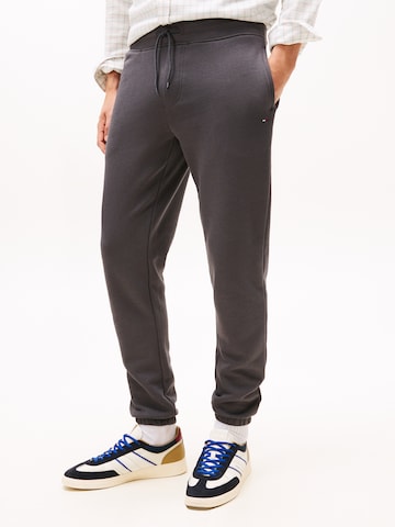 Tommy Jeans Конический (Tapered) Штаны в Серый
