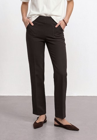 STREET ONE - regular Pantalón de pinzas 'Amalia' en marrón: frente