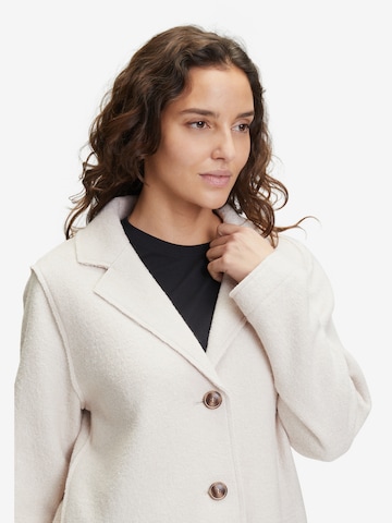 Betty & Co Blazer in Beige