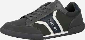 Calvin Klein Sneakers laag in Grijs: voorkant