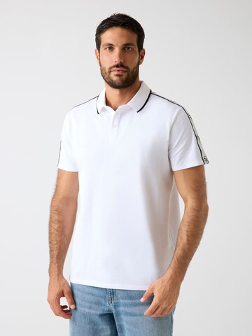 GUESS Shirt 'Quattro' in White: front