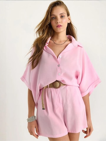 Bianco Lucci Broekpak in Roze: voorkant