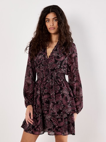 Robe Apricot en rouge : devant