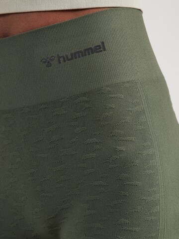 Skinny Pantaloni sport 'Focus' de la Hummel pe verde