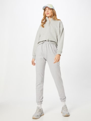 Missguided Конический (Tapered) Штаны в Серый