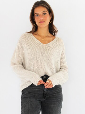 Honnête Atelier Knitted Top 'Yves' in White: front