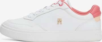 Baskets basses 'Essential' TOMMY HILFIGER en blanc : devant