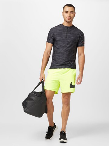 Nike Sportswear Normalny krój Spodnie w kolorze żółty