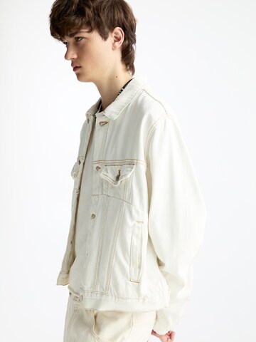 Giacca di mezza stagione di Pull&Bear in bianco