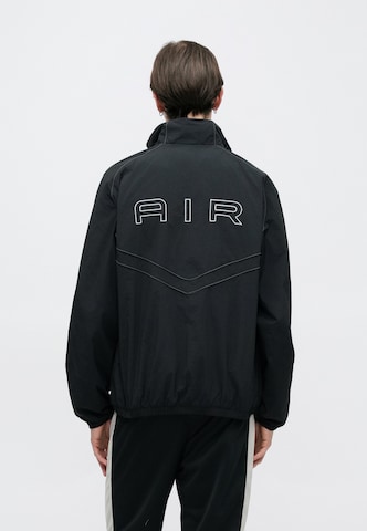 Nike Sportswear Overgangsjakke 'AIR' i sort: forside