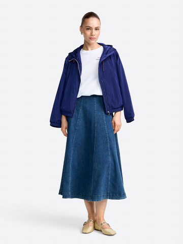 Tricou de la Rich & Royal pe alb