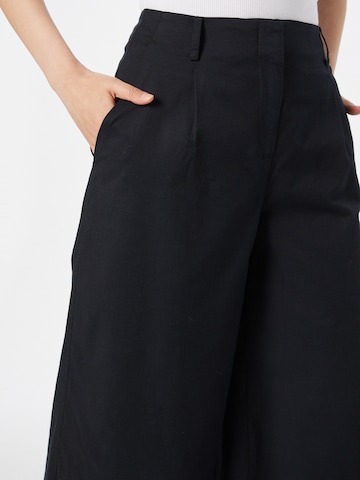 ESPRIT - Pierna ancha Pantalón plisado en negro