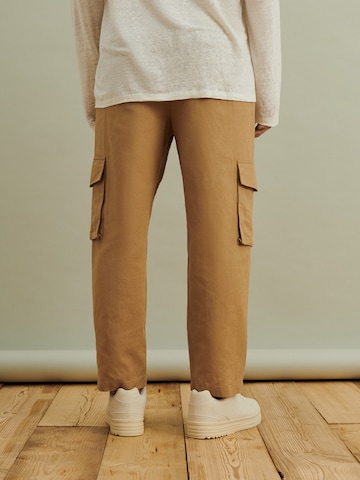 DAN FOX APPAREL Regular Hose 'Matti' in Braun