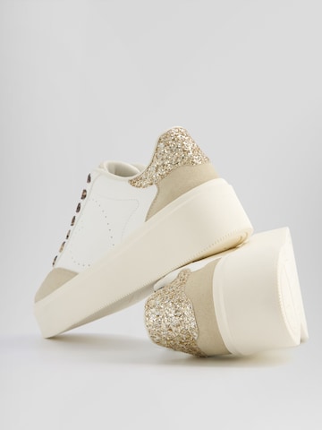 Baskets basses Bershka en blanc