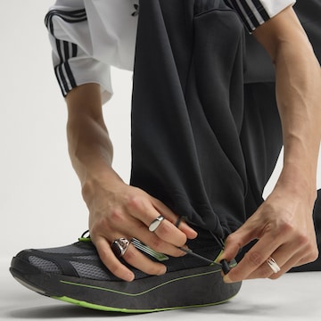 ADIDAS ORIGINALS - Loosefit Calças 'Teamgeist 26' em preto