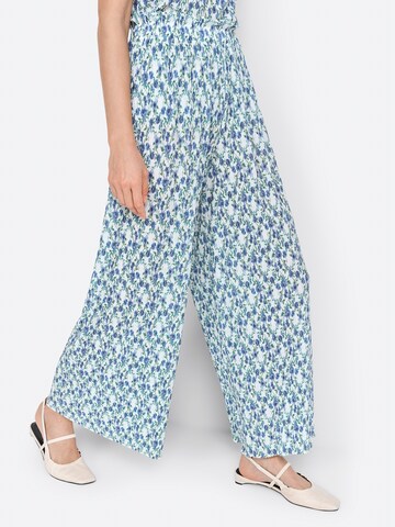 Rich & Royal Wide leg Trousers in Blue: front