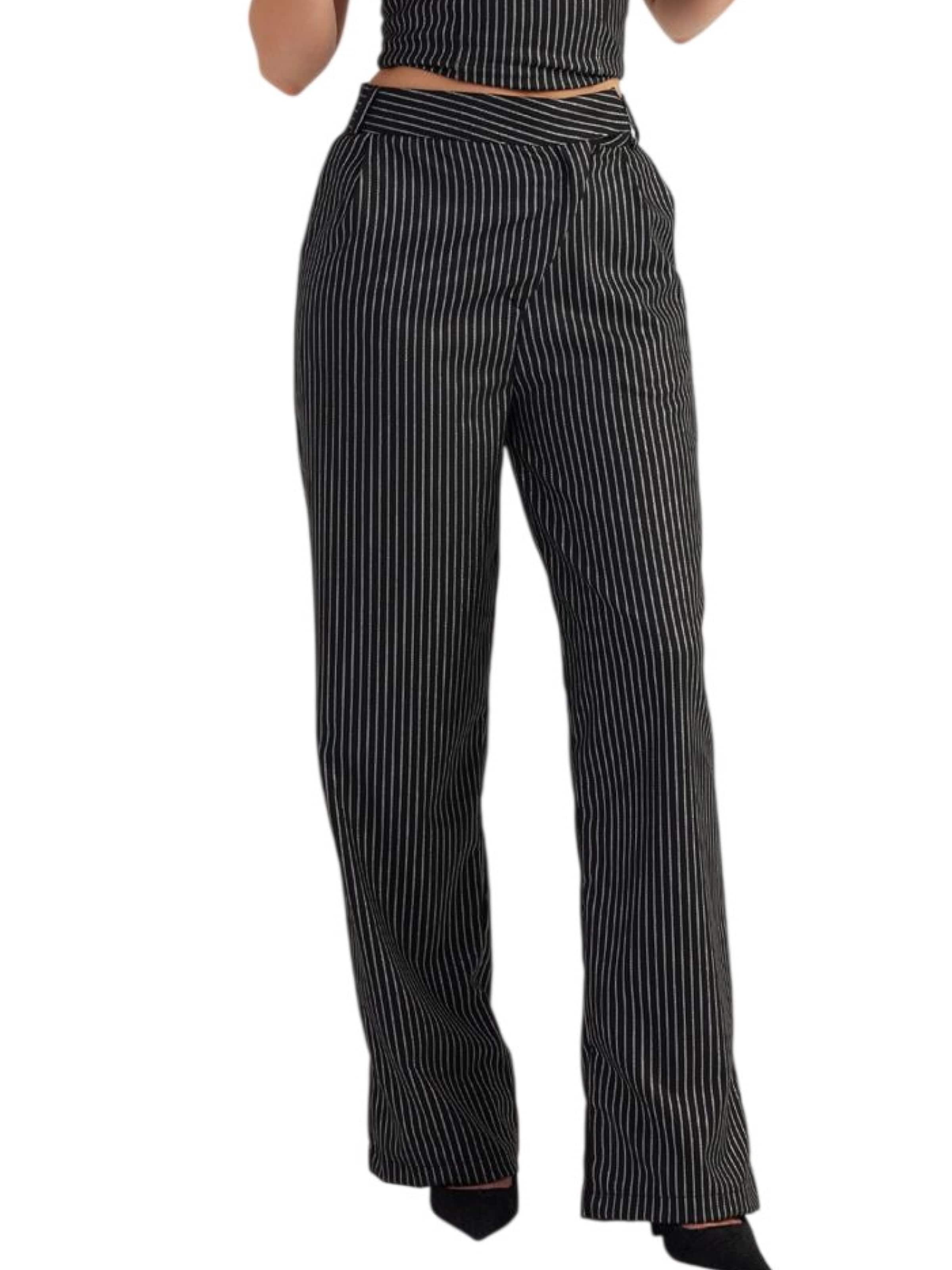 HOLLY LOLLY Wide leg Chino in Zwart: voorkant