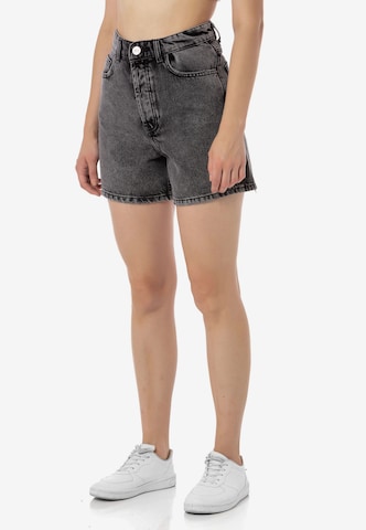 Redbridge Regular Shorts in Grau