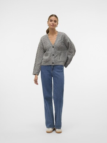 VERO MODA Gebreid vest 'COLETTE' in Grijs