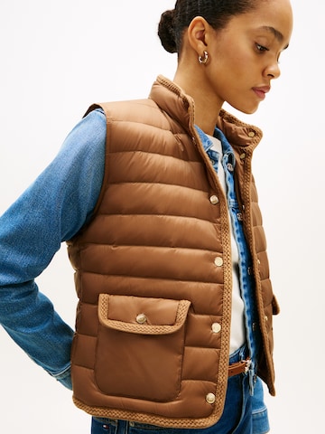 TOMMY HILFIGER Brezrokavnik | rjava barva