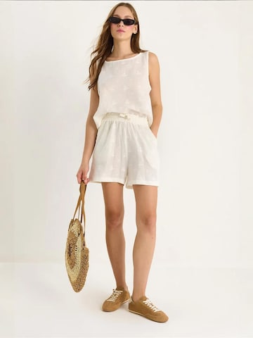 Tenue d'intérieur Bianco Lucci en beige : devant
