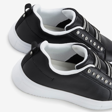 LASCANA Sneakers in Black