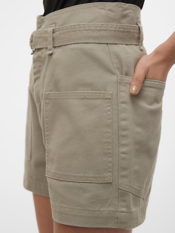 VERO MODA Regular Shorts 'Talia' in Grün