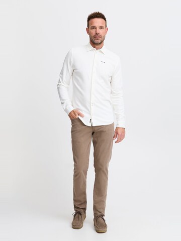 FQ1924 - Ajuste regular Camisa ' STEVEN ' en blanco
