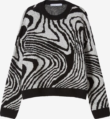 Bershka Sweater in Black: front