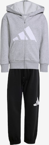 Costum de trening 'Essentials' de la ADIDAS SPORTSWEAR pe gri: față