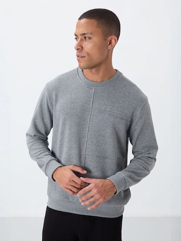 Tommy Life - Sweatshirt em cinzento