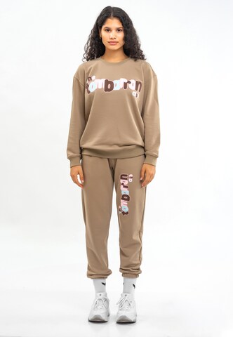 Tom Barron Regular Sweatsuit in Brown: front