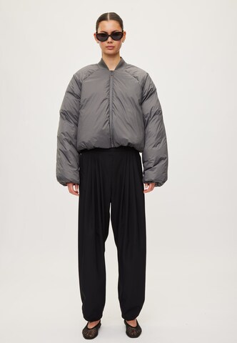 Veste mi-saison rethinkit studios en gris