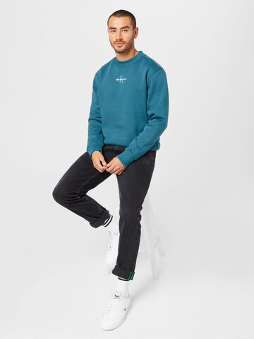 Calvin Klein Jeans Sweatshirt i blå