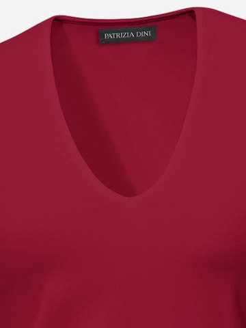 Tricou de la heine pe roșu