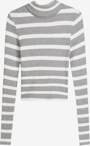 T-shirt Bershka en gris : devant