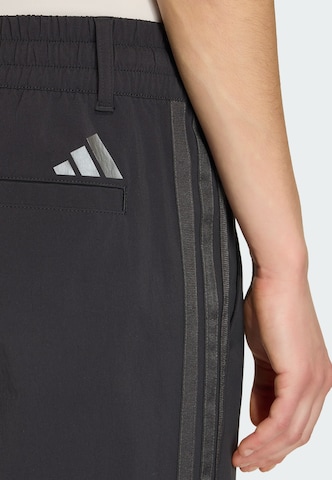 Loosefit Pantalon de sport 'Audi Revoult F1 Team Engineers & Marketing' ADIDAS PERFORMANCE en noir