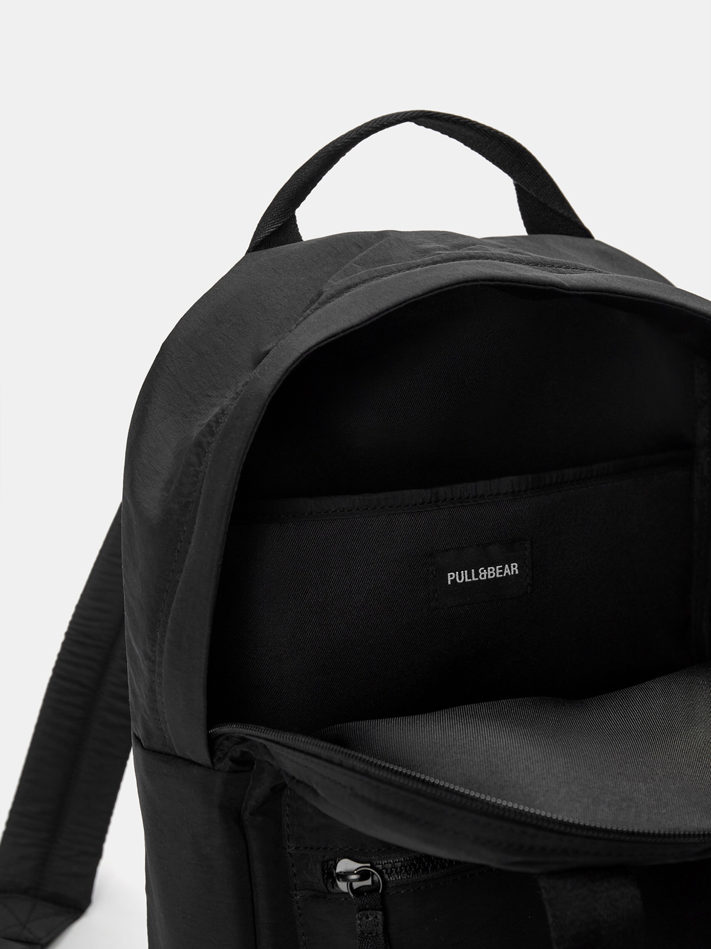 Pull Bear Rugzak in Zwart ABOUT YOU